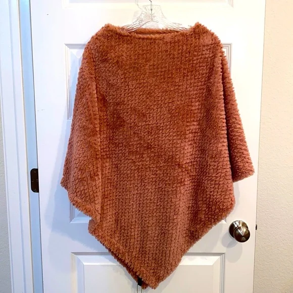 Nwt Justin & Taylor One Size Bougie Poncho Cardigan Rose Plush Ultra Soft - Picture 1 of 8